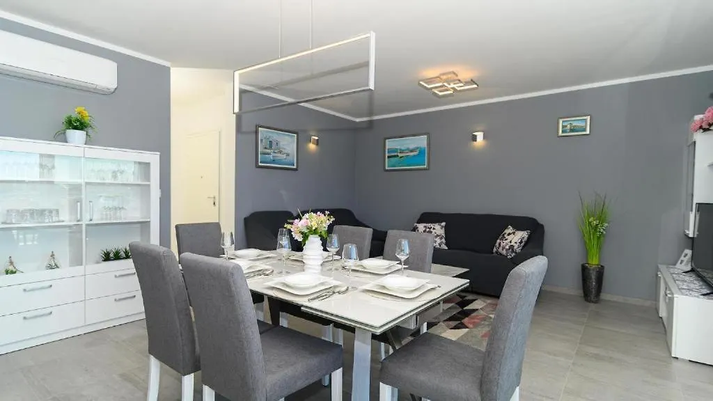 Seaside Luxury Apartment טרוגיר