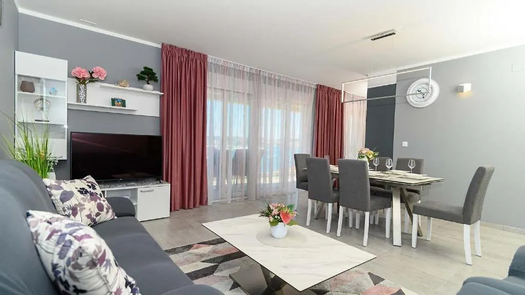 Seaside Luxury Apartment טרוגיר 0*,