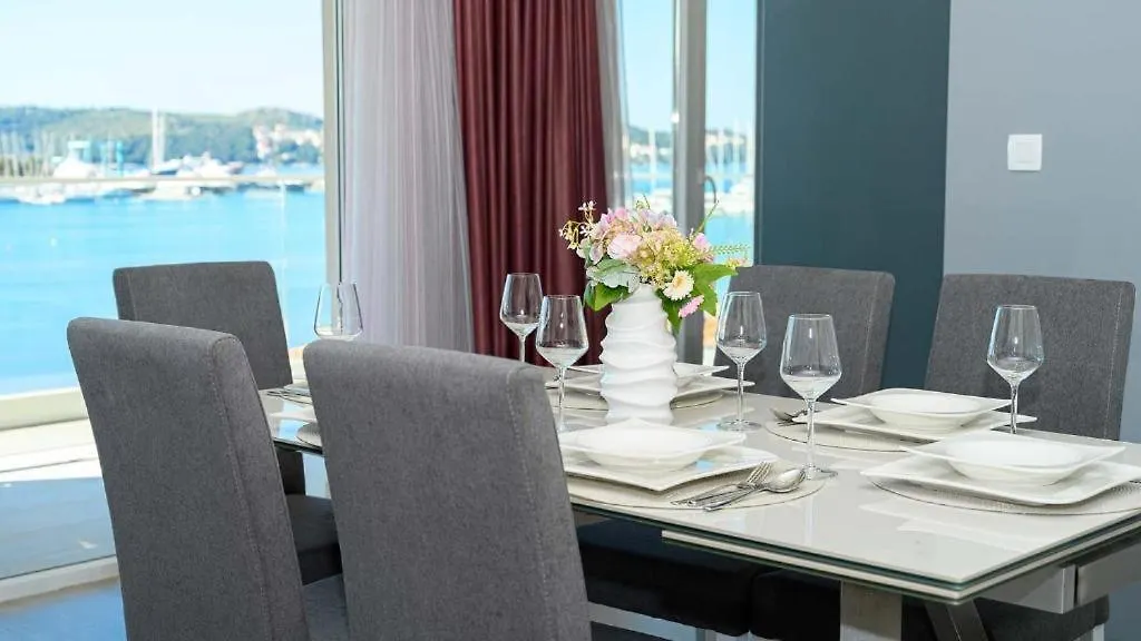 Seaside Luxury Apartment טרוגיר