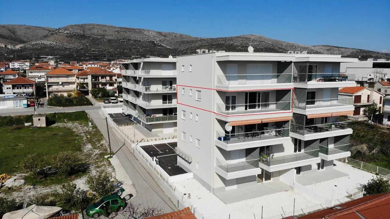 Seaside Luxury Apartment Trogir location
